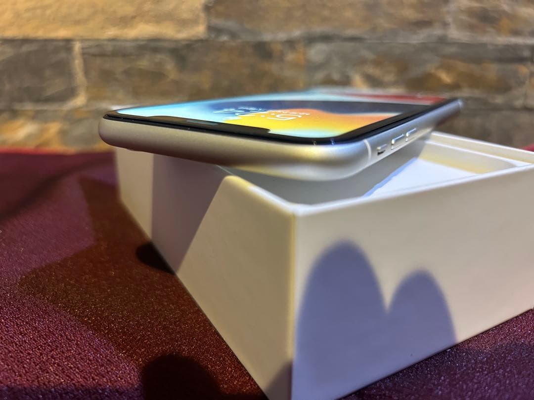 美品　iPhone11 64GB simフリー ホワイト　バッテリー98%