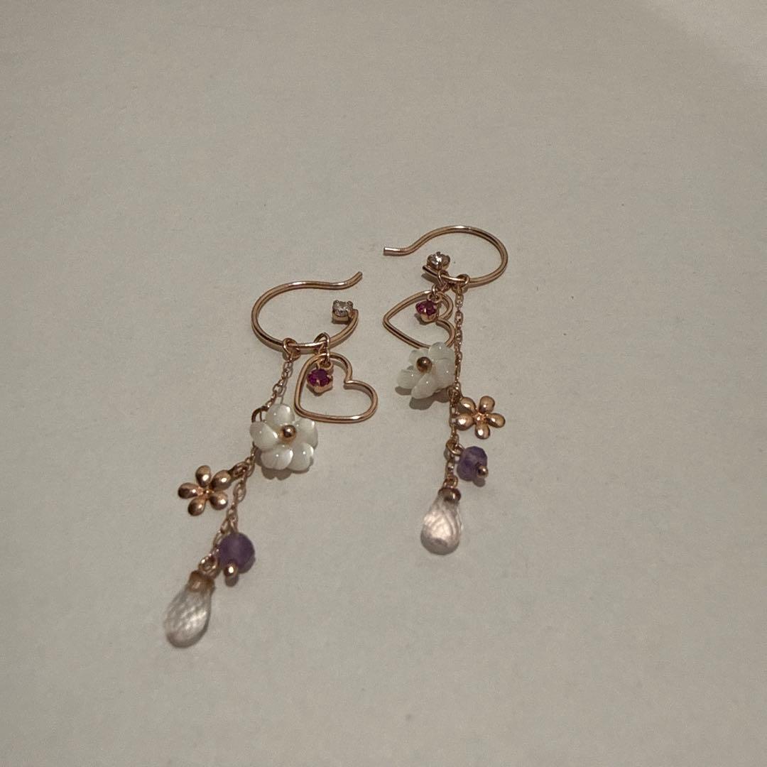 花とハートのモチーフ フックピアス