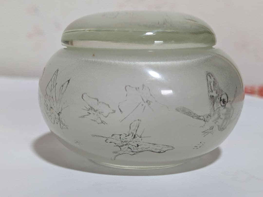 ♦中国 古玩 群蝶図 ガラス絵 化粧入 蓋付き瓶 壺 化粧道具 鼻煙壺 骨董品