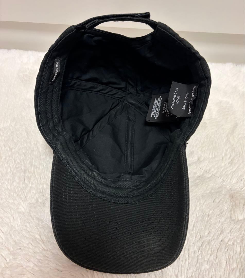 BALENCIAGA 黒 定番ロゴキャップ