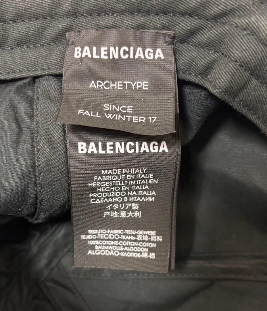 BALENCIAGA 黒 定番ロゴキャップ