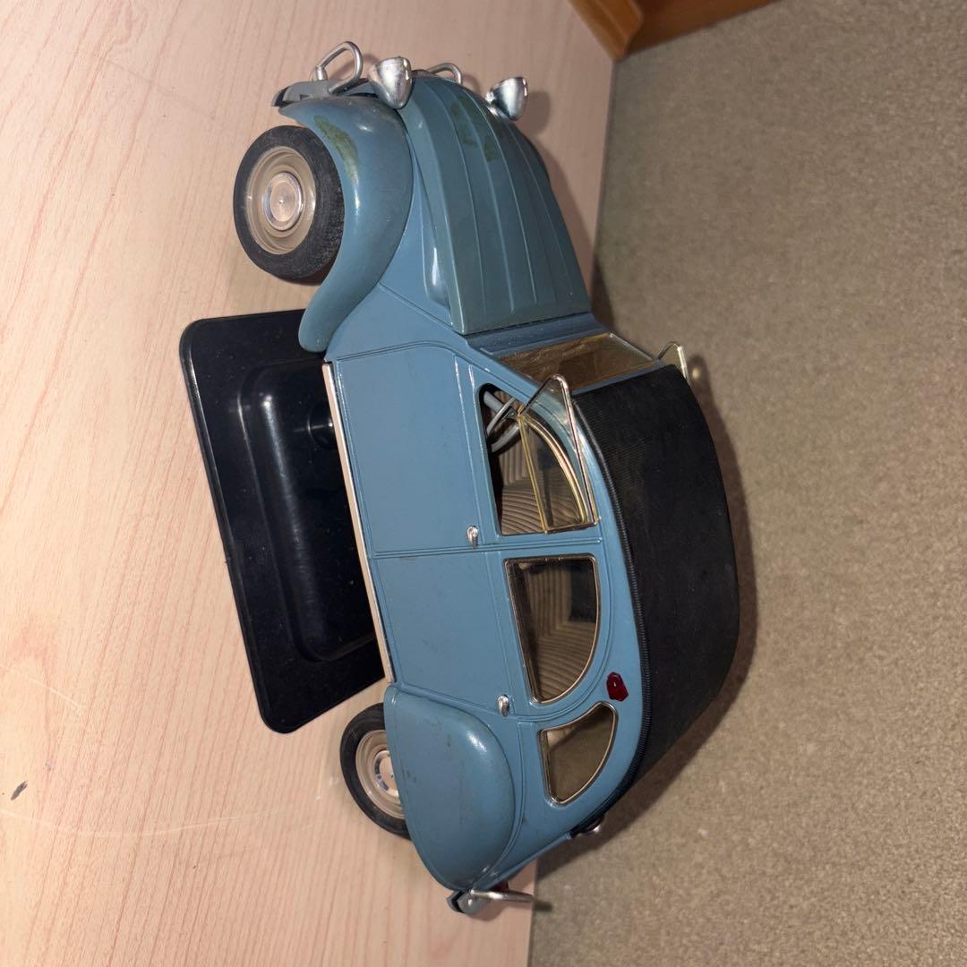 フランス製シトロエン自動車だと思います。