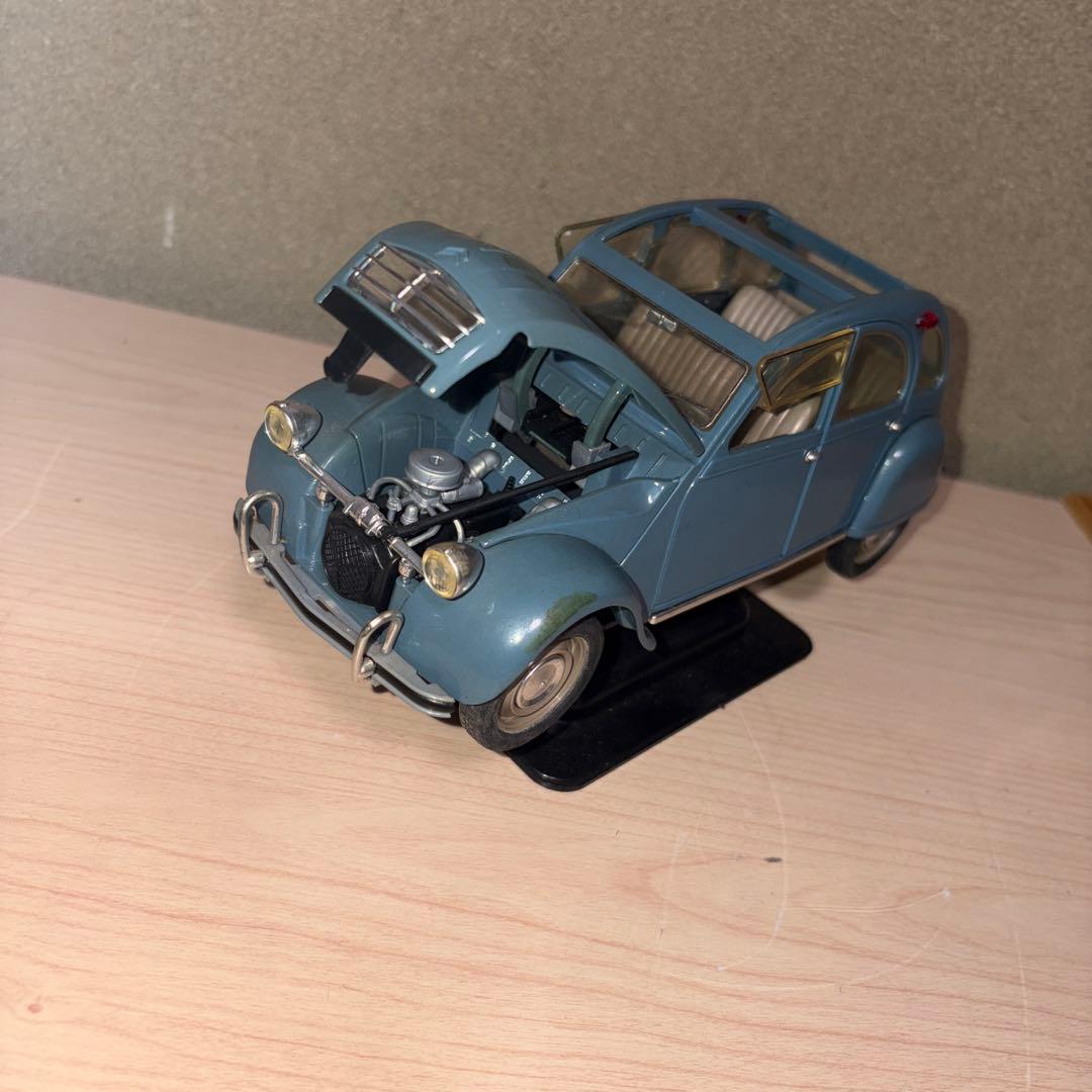 フランス製シトロエン自動車だと思います。