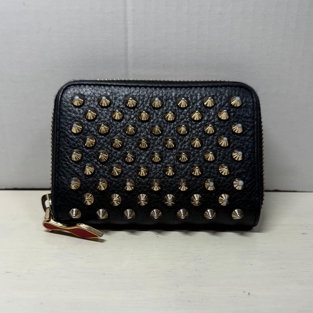 クリスチャンルブタン　スタッズ付き黒レザーケース
