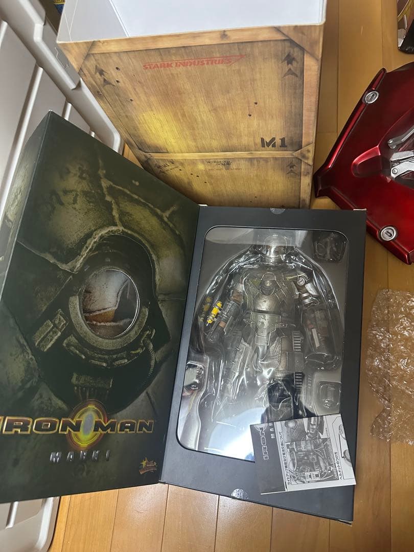 アイアンマン マーク1 フィギュア　ホットトイズ　ムービーマスターピース