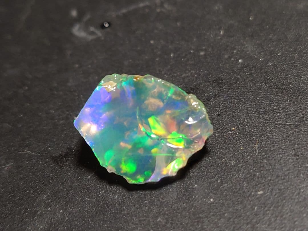 エチオピアウェロ産　チョーク　オパール 原石 鉱物標本 虹色