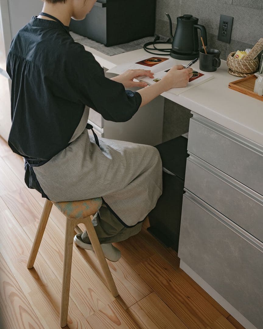 キッチンスツールNA H630＋ミナ ペルホネン　タンバリン　ネイビー