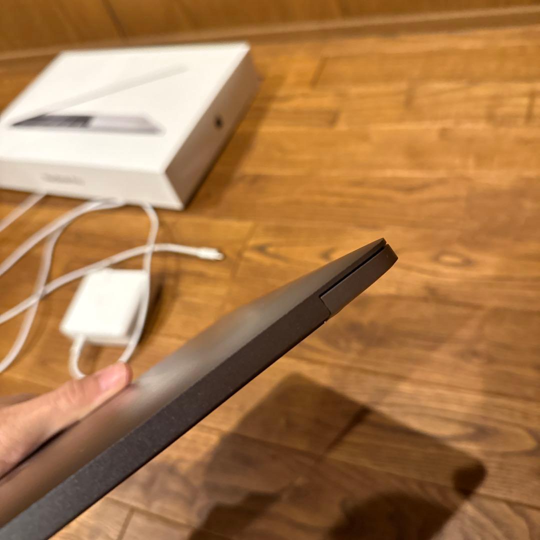 MacBook Pro 2017 本体 充電器付き