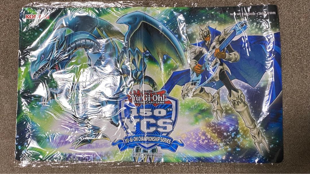 遊戯王 青眼の白龍&ドラゴン目覚めの旋律 プレイマット 未開封 公式 海外