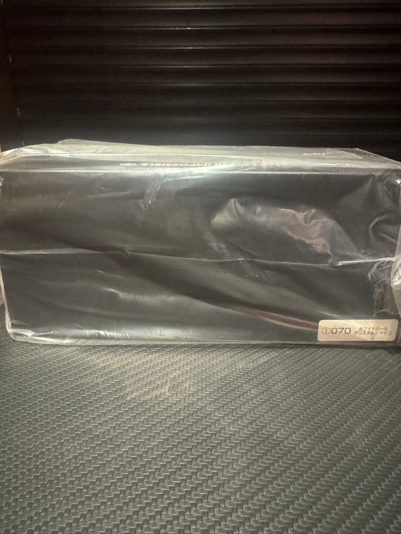 新型ハリアー 1/30ミニカー パールホワイト　未開封