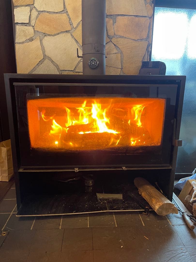 ラクダ大型薪ストーブ ガラス扉付き