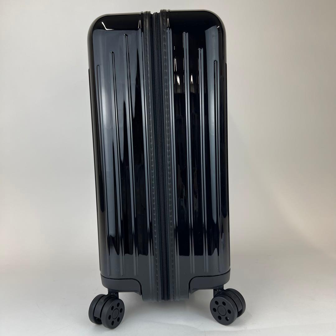 新品 RIMOWA リモワ エッセンシャルライトキャビン 37L ブラック