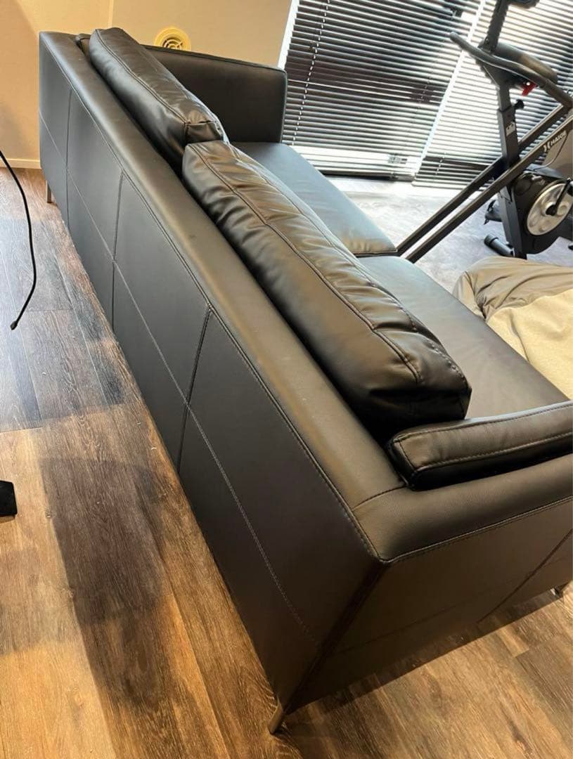 モダンデコ　EPUレザー 3人掛けソファー　EPUブラック