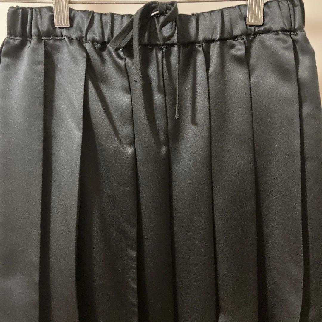 美品コムデギャルソンコムコム　上質サテンプリーツスカート