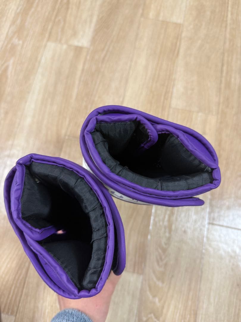 希少　Venum ボクシンググローブ 16 oz ホワイト　パープル　白　紫