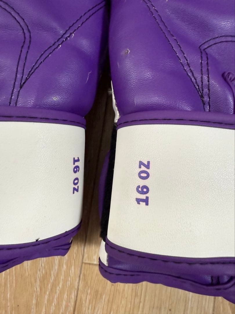 希少　Venum ボクシンググローブ 16 oz ホワイト　パープル　白　紫