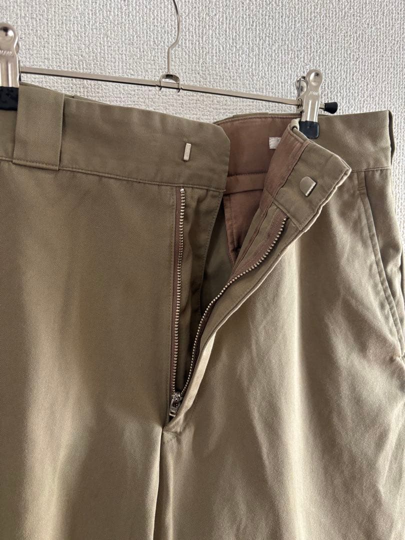 COMOLI コットンギャバウォッシュドパンツ