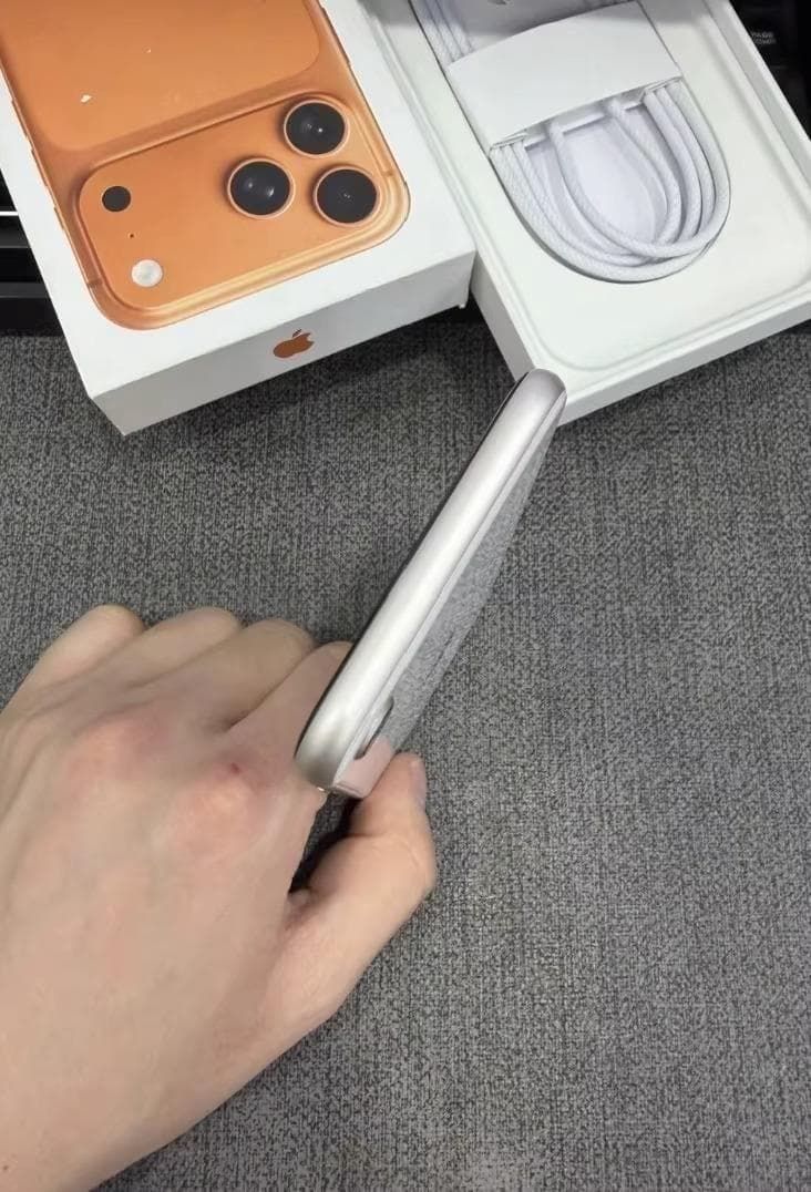 【中古品／超美品】iPhone SE3 128GB｜SIMフリー｜ホワイト