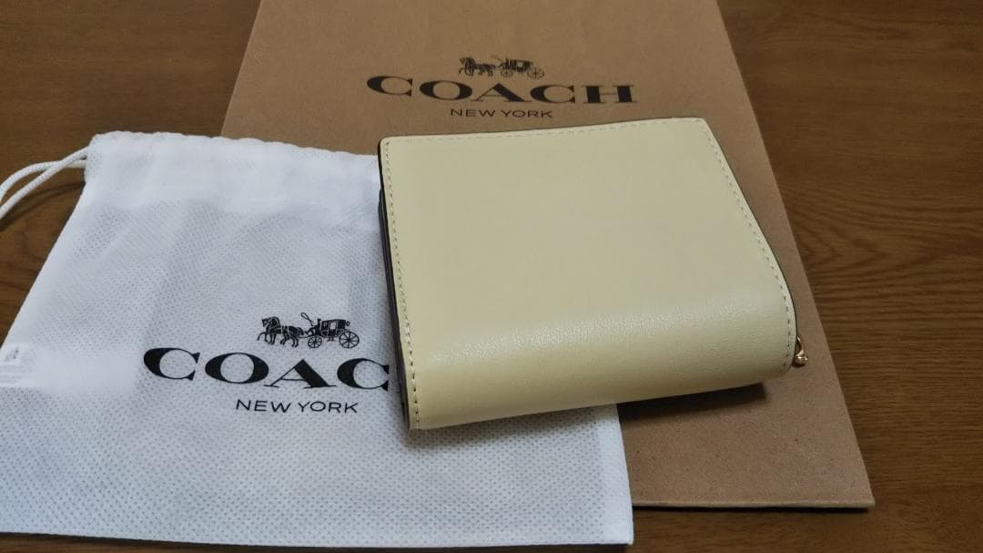 【未使用品】コーチ 財布 フローラルアップリケ 花 二つ折り 金運アップおまけ付