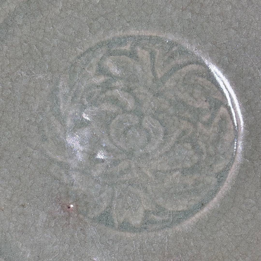 青磁陽刻大皿　盛期鍋島　共箱　1700年前後　美しい貫入　35.9cm　古波佐見