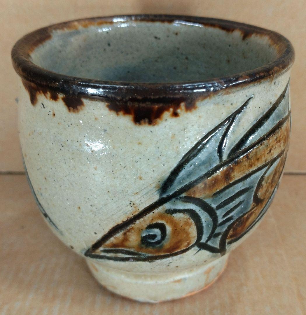【本物保証】金城次郎 古酒呑(魚紋クース呑) 共箱 栞 人間国宝 壺屋焼 壷屋焼