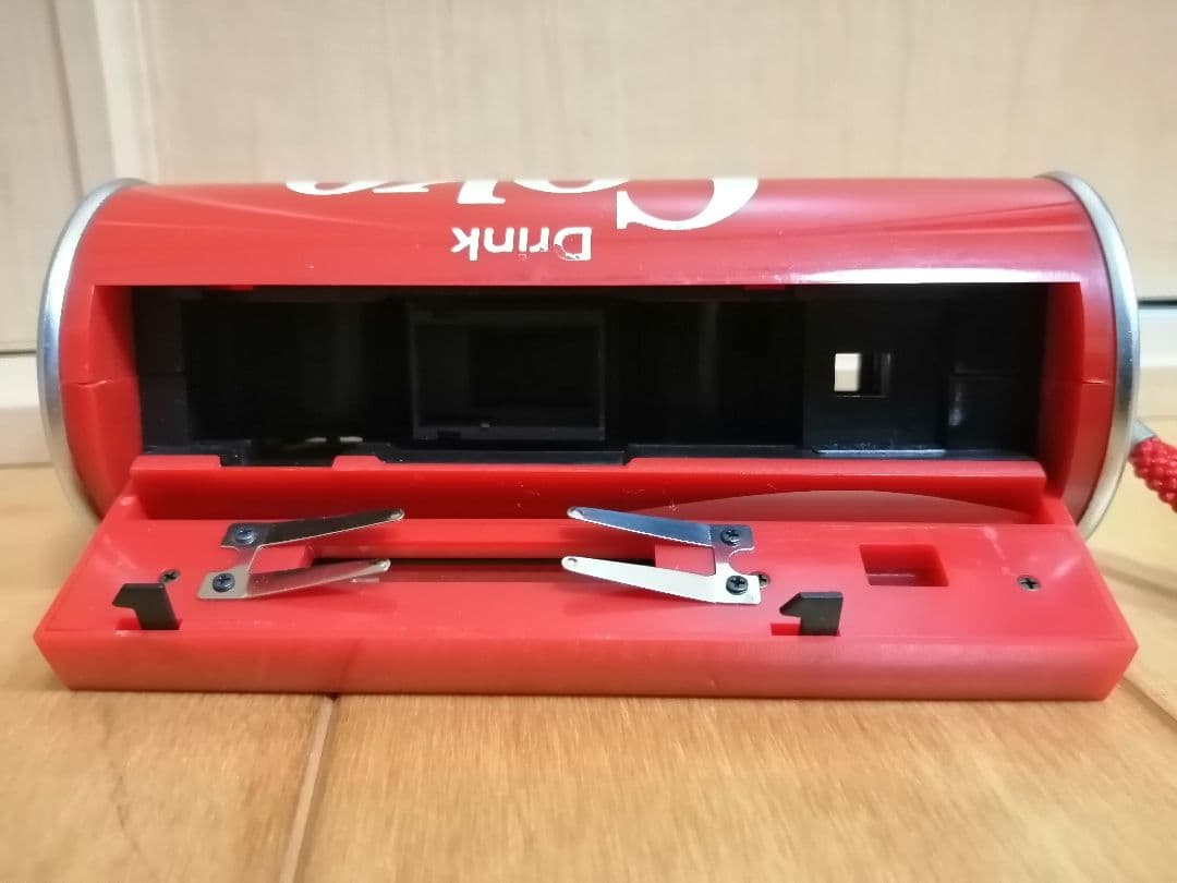コカコーラ250mm缶のデザイン 缶型カメラ