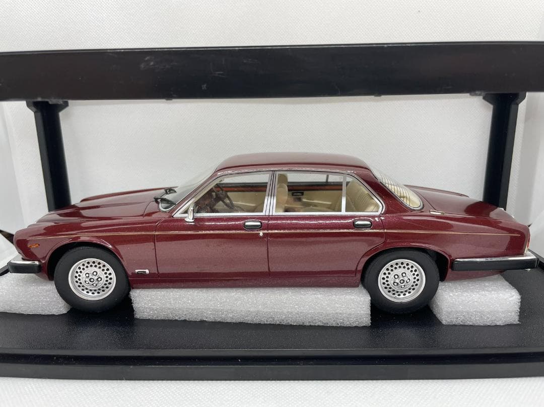 104-032 Cult 1/18 ジャガー XJ SIII 1983