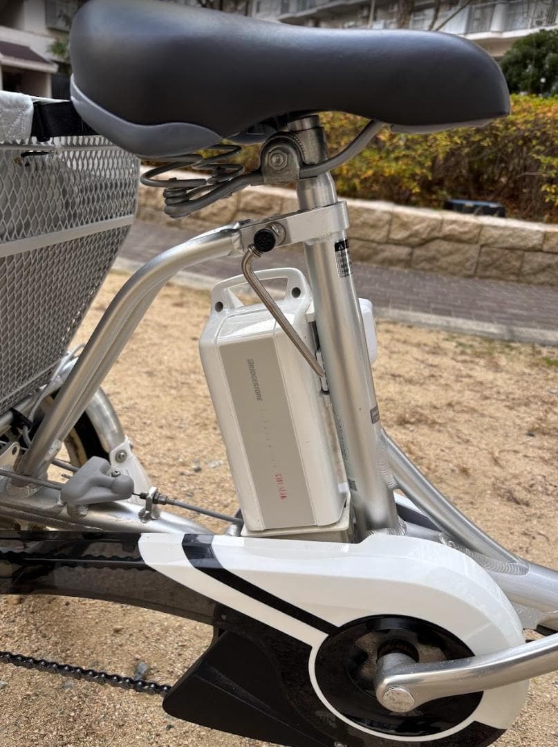 三輪電動アシスト自転車 ブリヂストン ロビンフッド シルバー 手渡し 神戸