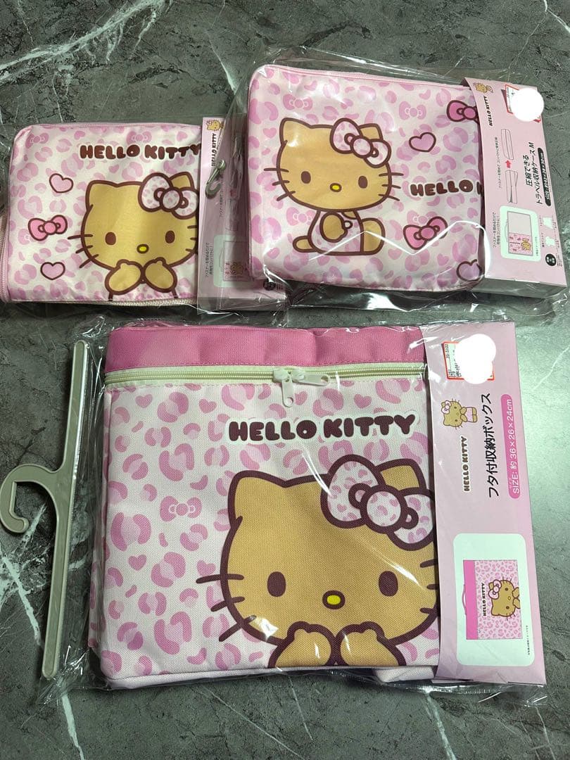 ハローキティ　フタ付収納ボックス　トラベル収納ケースM.S2点