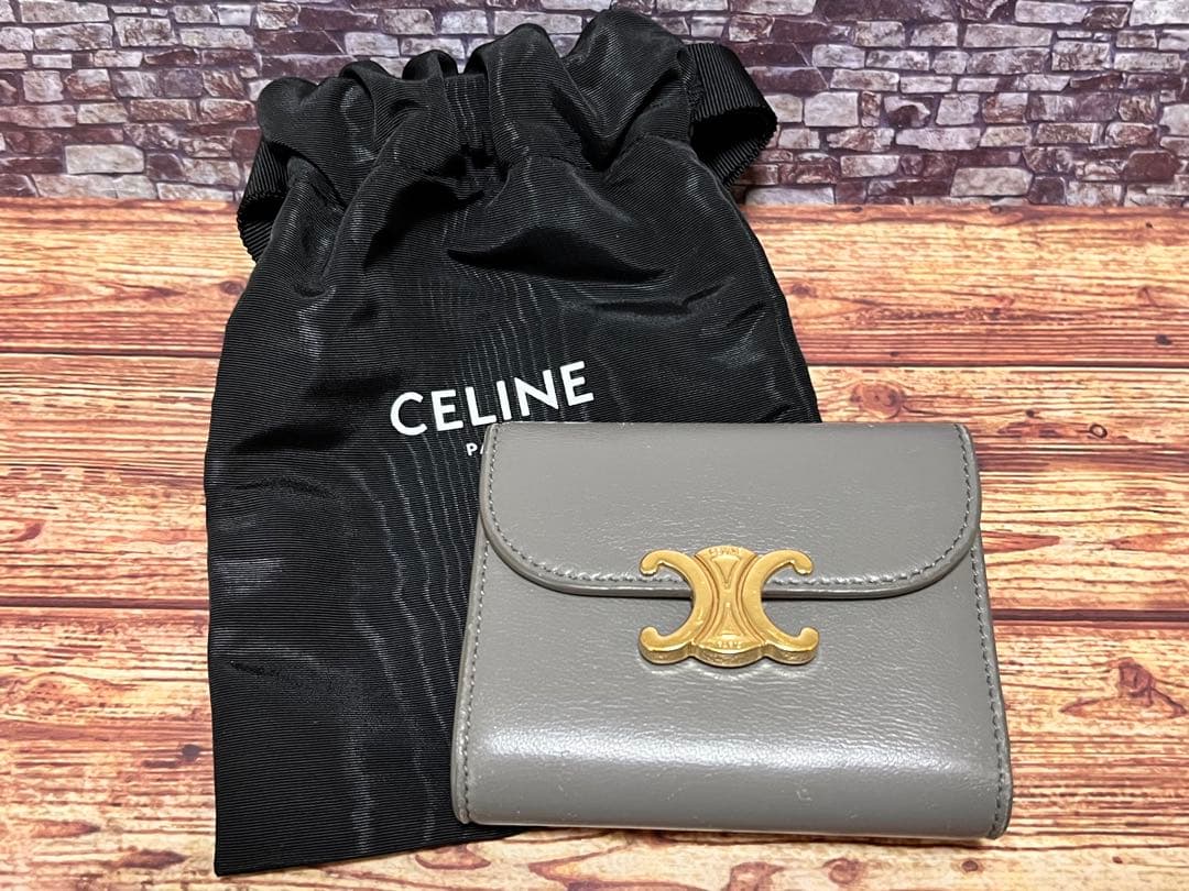 CELINEセリーヌ　トリオンフコンパクトウォレットPebble