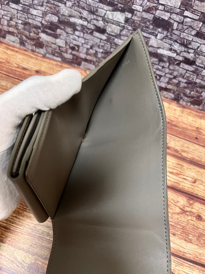 CELINEセリーヌ　トリオンフコンパクトウォレットPebble