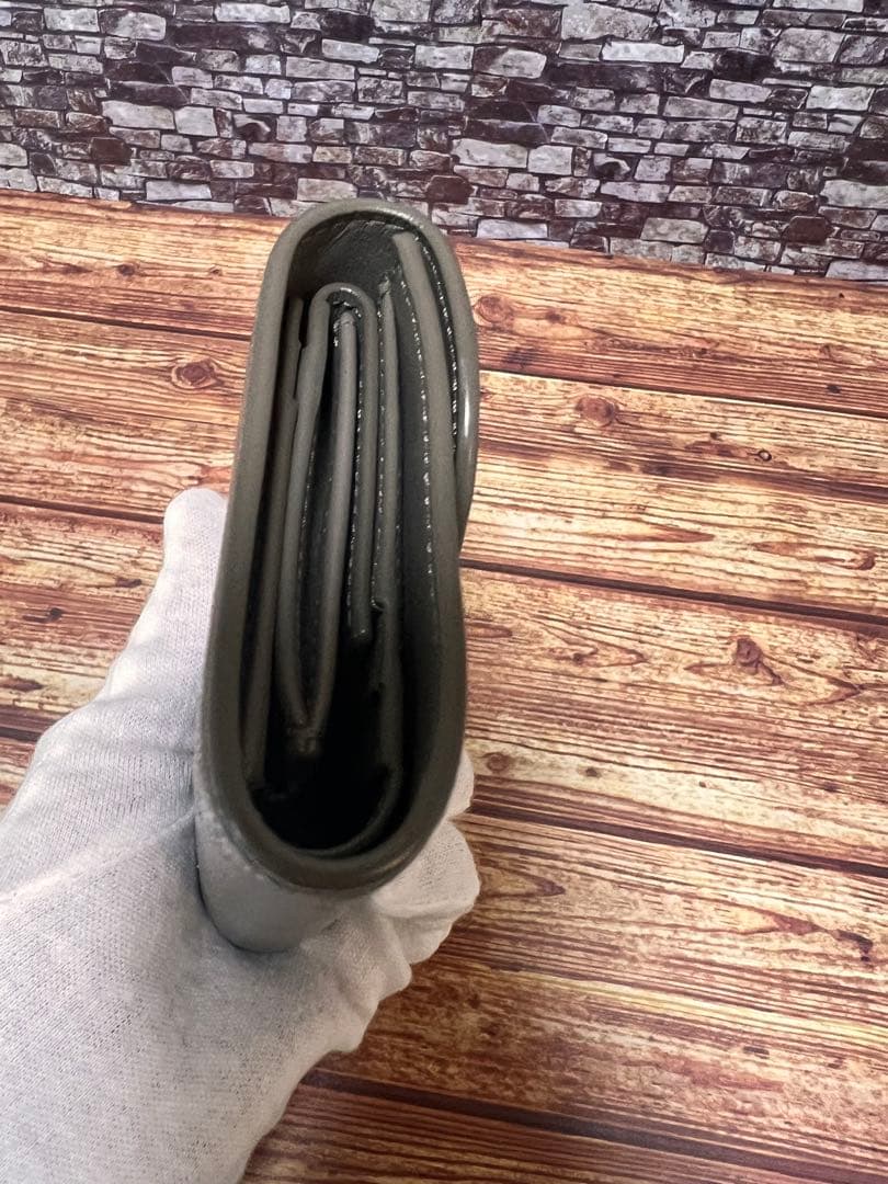 CELINEセリーヌ　トリオンフコンパクトウォレットPebble