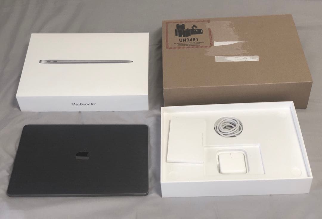 アップル Macbook Air M1 2020 13インチ　(スキンシール付)