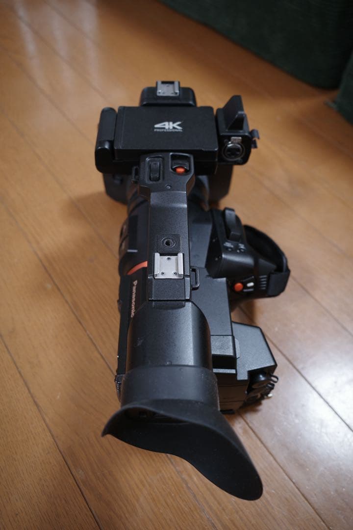 Panasonic AG-CX350 業務用ビデオカメラ バッテリー、充電器付