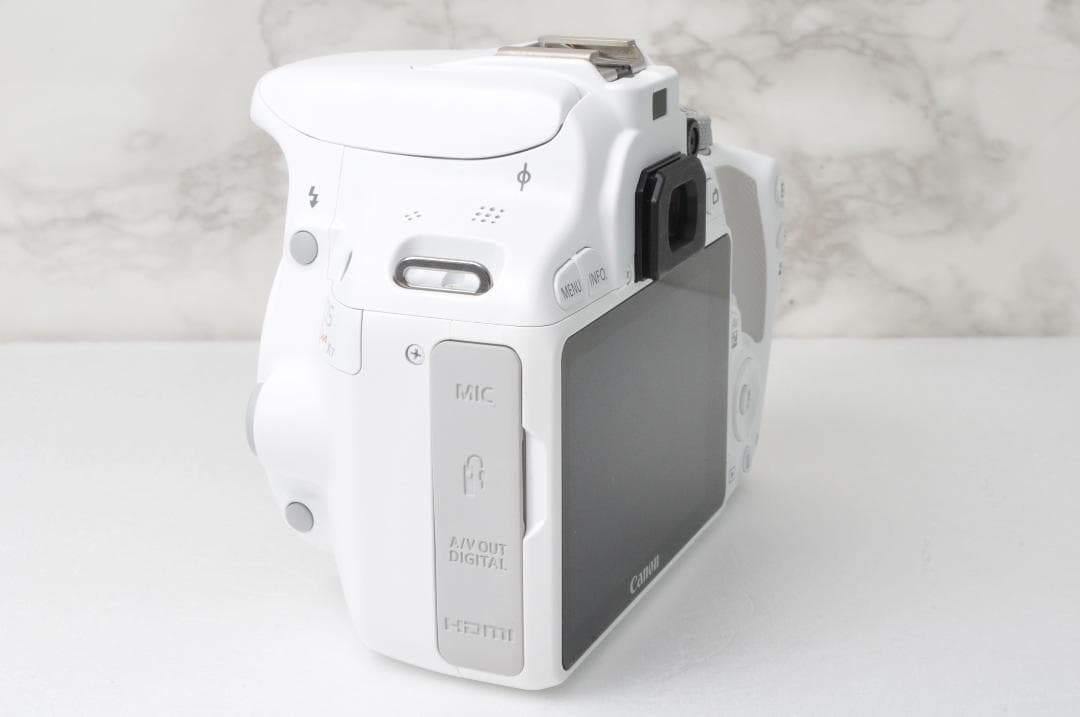 美品 ショット数新品級 Canon EOS Kiss X7⭐️ホワイト
