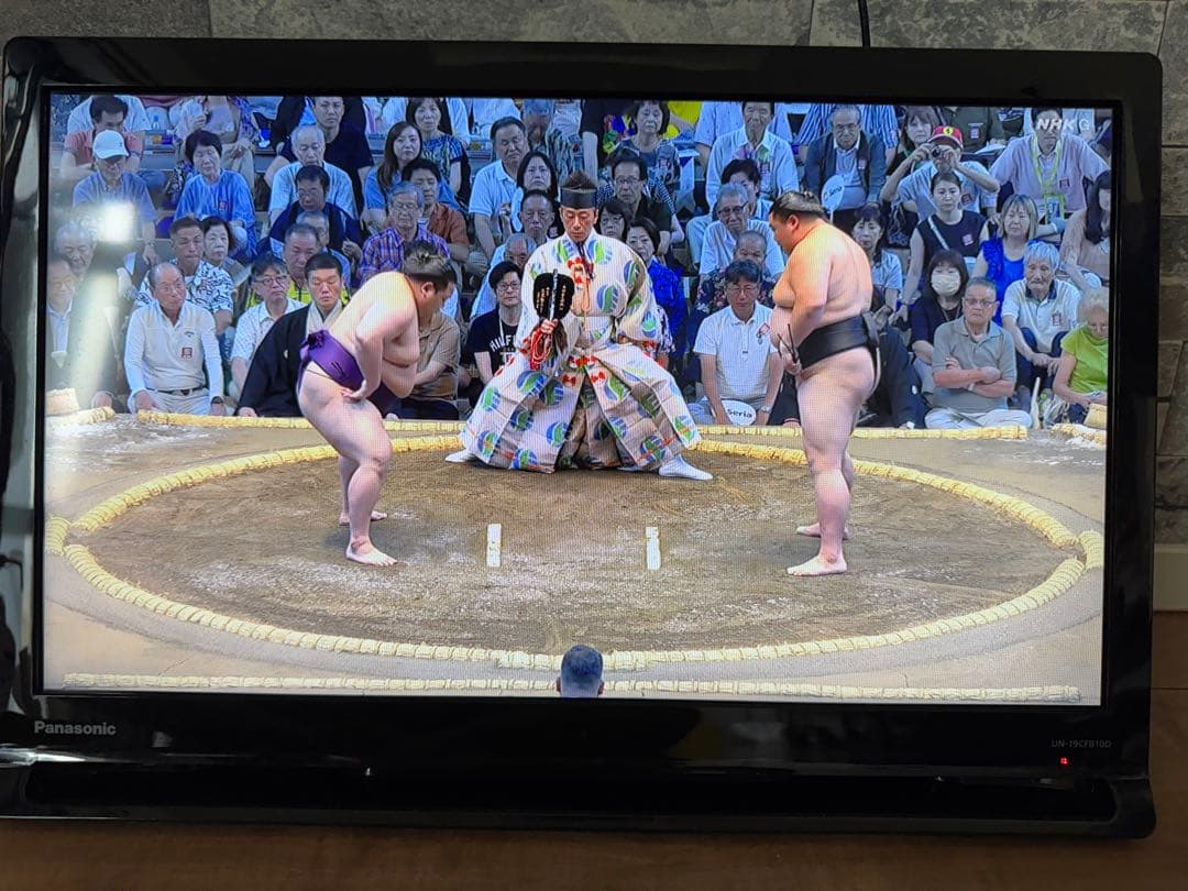 美品☆Panasonic 19インチポータブル液晶テレビ UN-19CFB10D