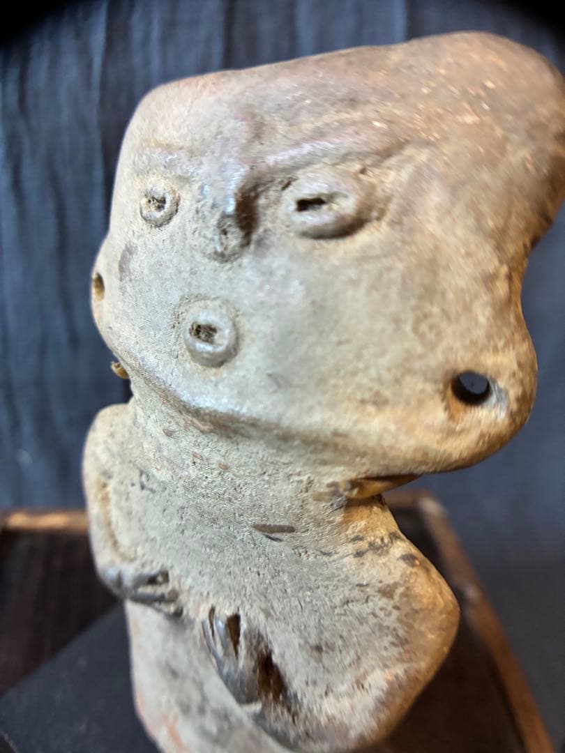 女性の土偶　発掘品　板状土偶　埴輪