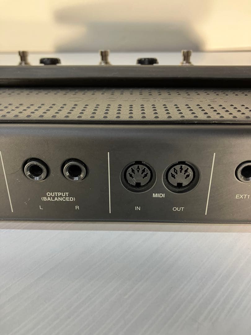 iRig Stomp I/O MIDIコントローラー