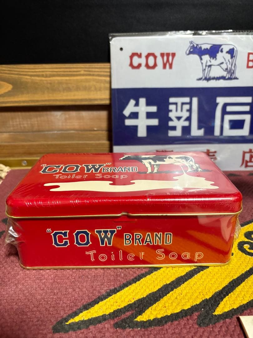 ★牛乳石鹸★牛★置物★赤★ブリキ缶★ボックス★広告ブリキ看板★赤・青石鹸★2個★