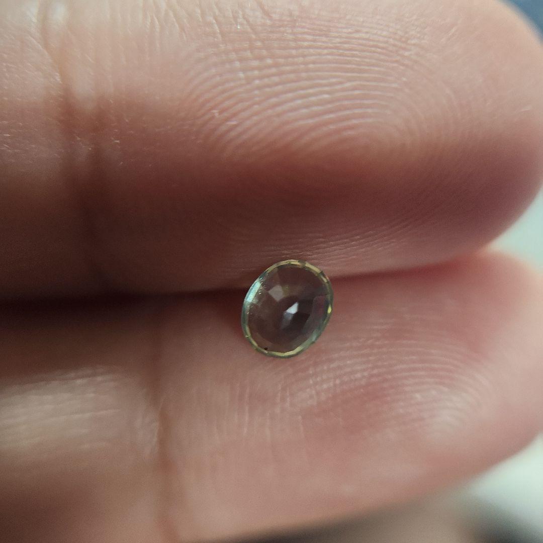 天然シルキーイエローグリーンジルコン 0.740ct