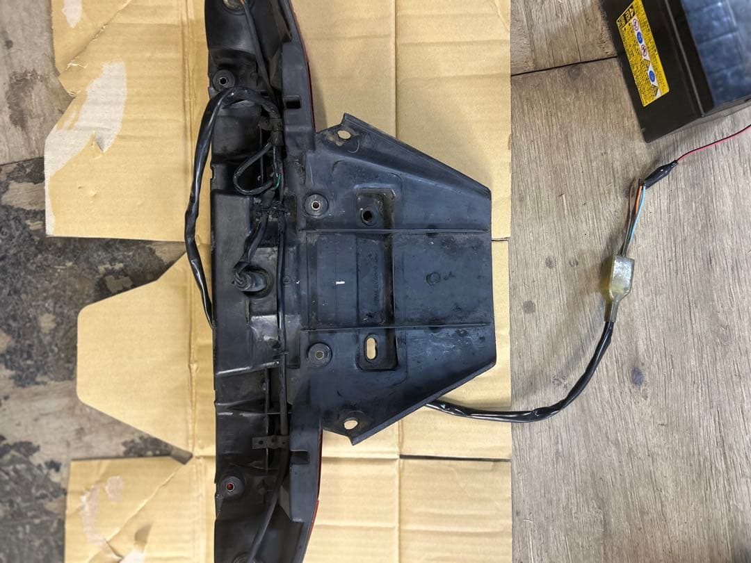 早い者勝ちフュージョン　mf02 純正テールランプ