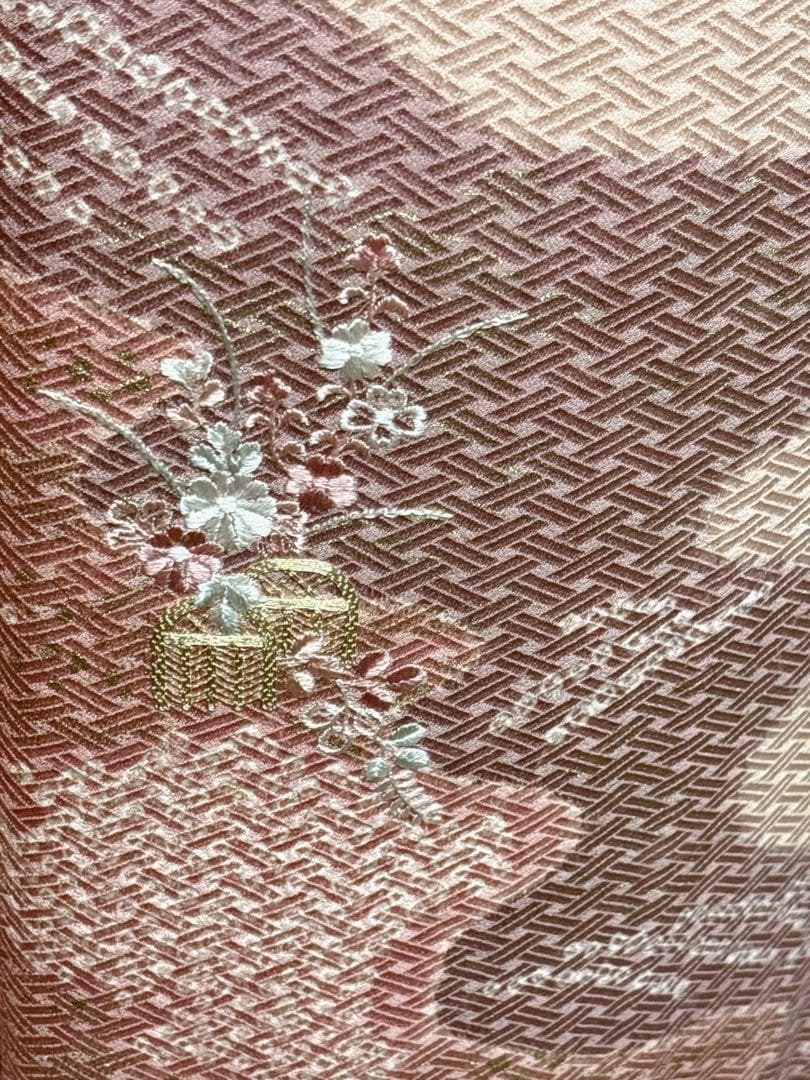 A32【美品 】訪問着　正絹着物　薄ピンク　刺繍　金駒刺繍　パティー　宴会
