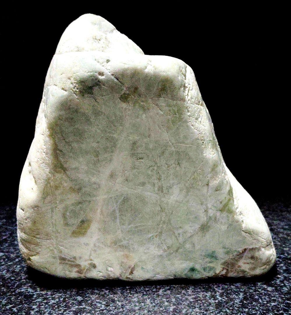 ムイムイ★翡翠原石★糸魚川硬玉【小滝・転石・切り出し①799ｇ】