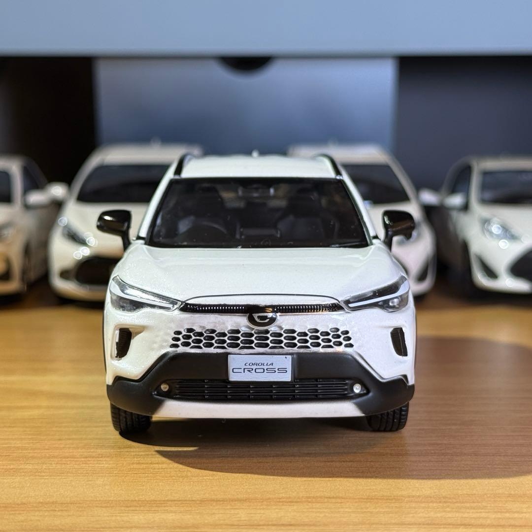 【非売品】トヨタ カローラクロス 後期 カラーサンプルミニカー 未使用