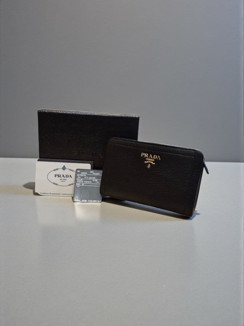 ＰＲＡＤＡ　プラダ　サフィアーノ　二つ折り財布　L字ファスナー　ブラック