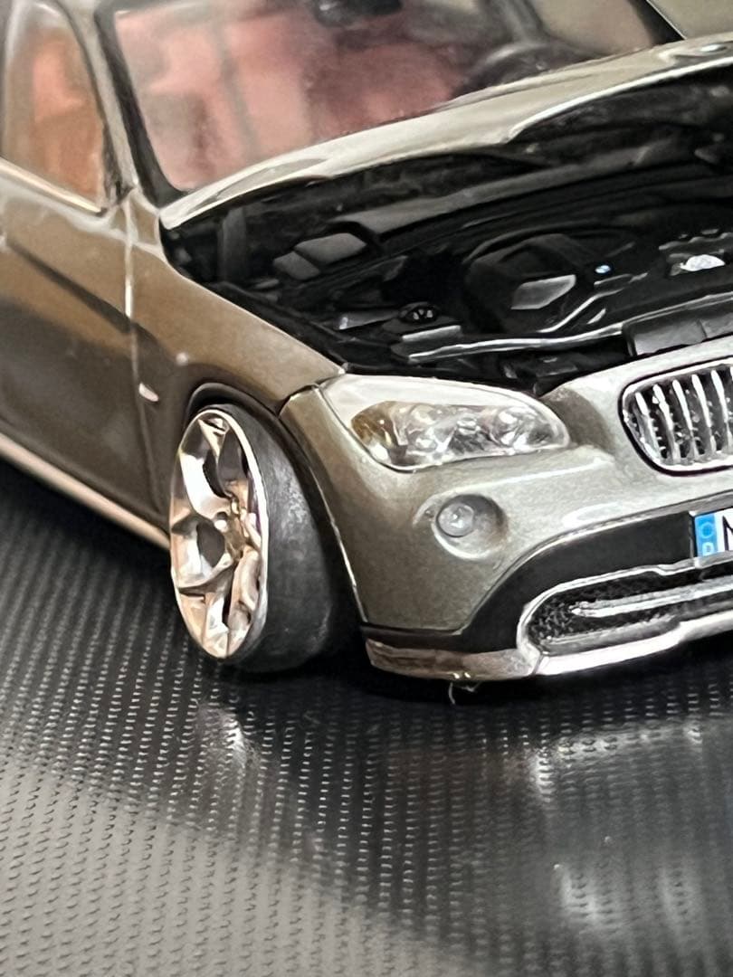 1/43 BMW X1 ミニカー グレー ディーラーのミニカー