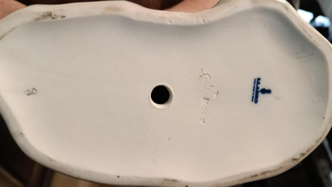 陶器の少女像 鶏と白鳥付き