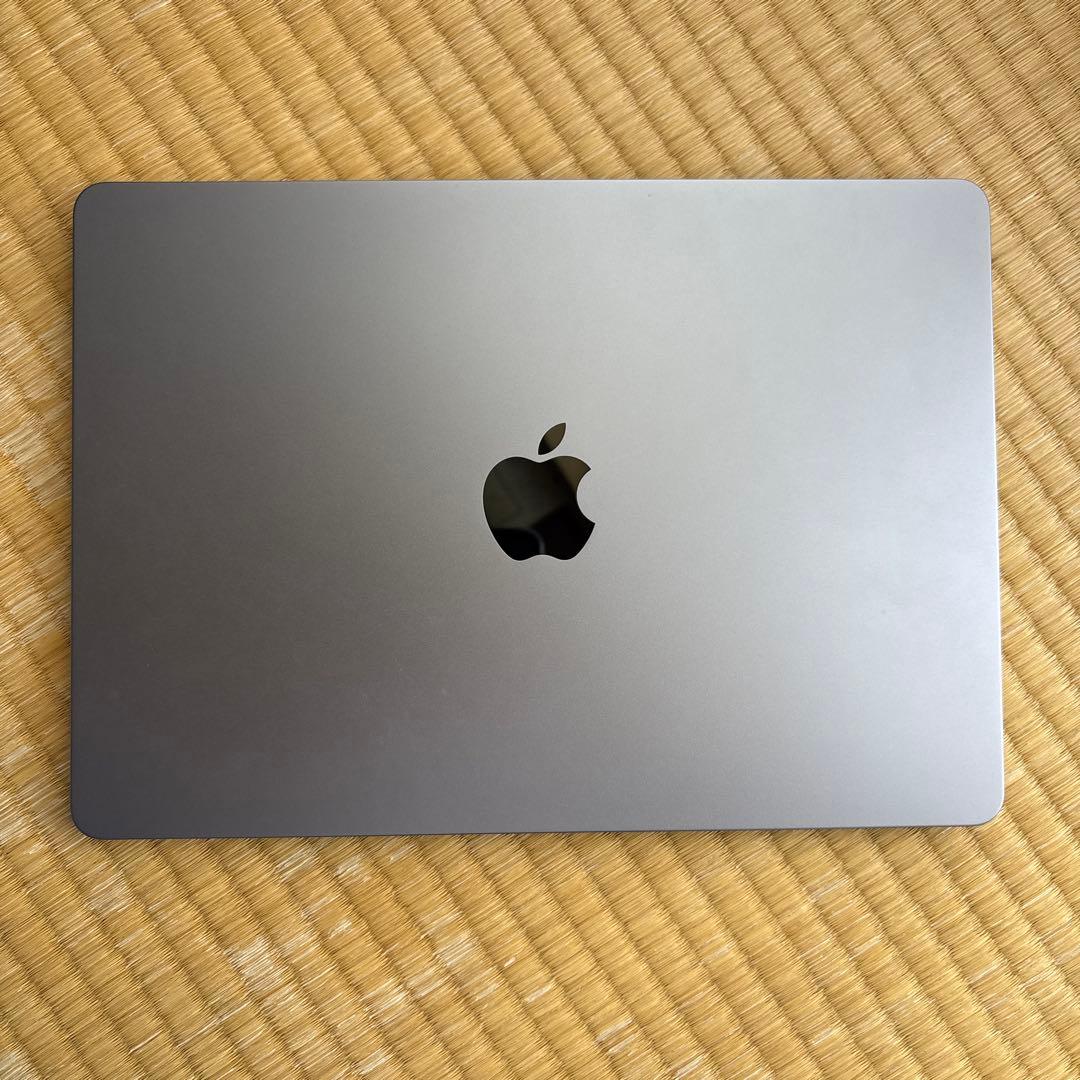 美品Apple MacBook Air M2 8GB 256GB ハブ・ケース付