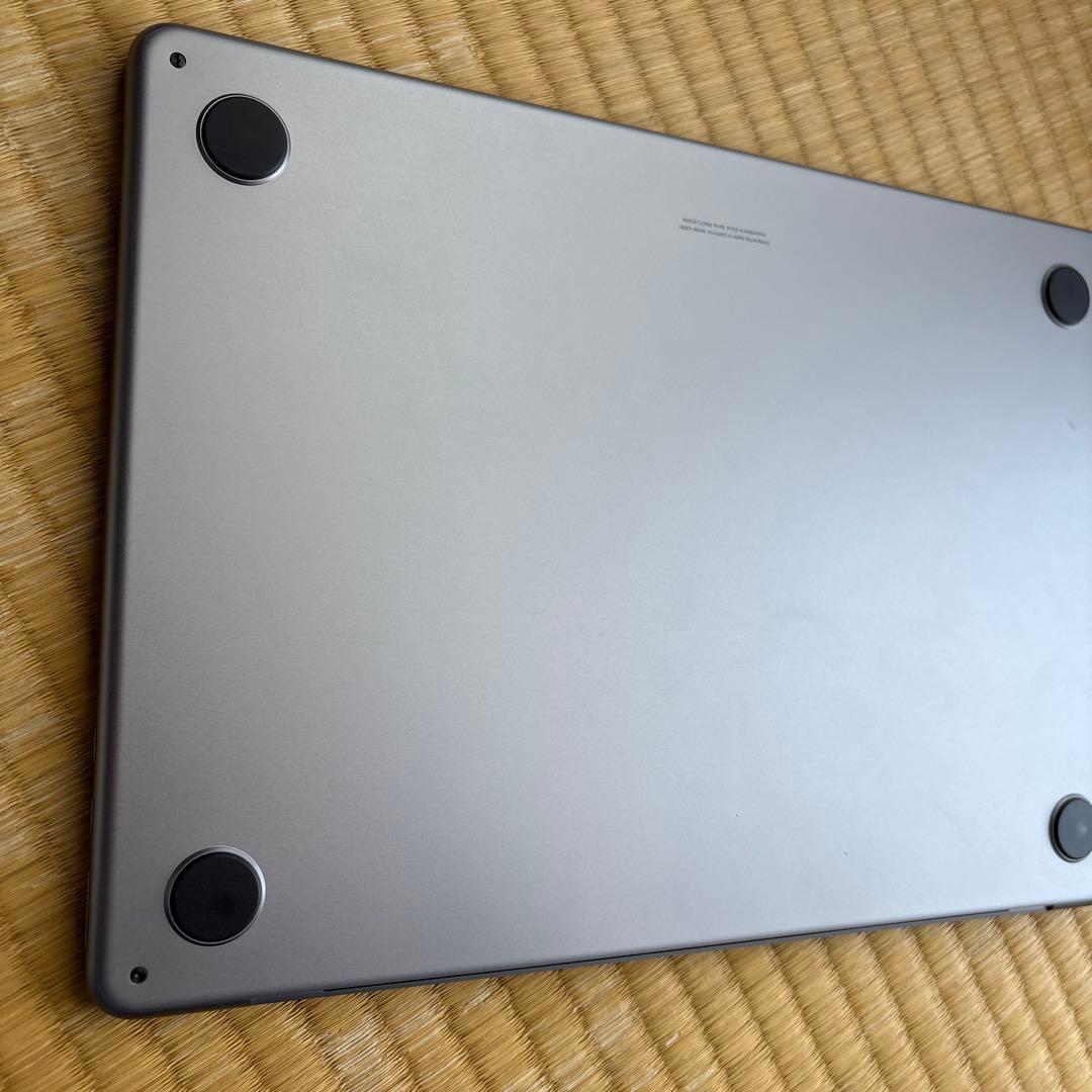 美品Apple MacBook Air M2 8GB 256GB ハブ・ケース付