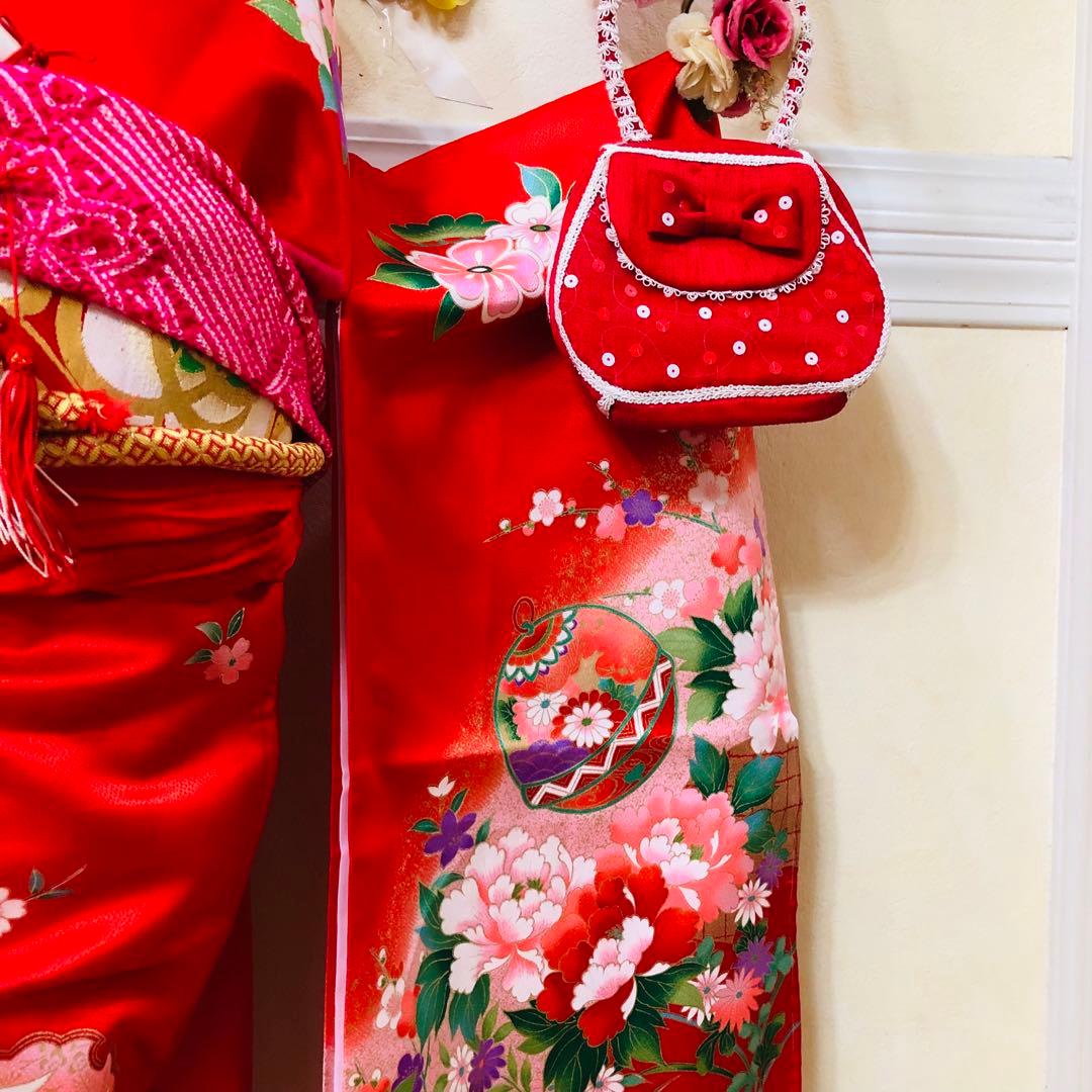 七五三七歳❣️四つ身着物光沢地未使用⭐︎赤地手毬花金彩煌びやか絢爛⭐︎完全フルセット